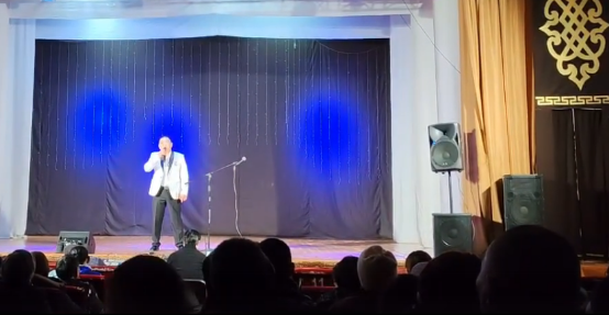 Чангыс чер-чурттуувус, Саглы сумузундан ук-достуг Аким Монгуштун «Тыва Республиканын Алдарлыг артизи» деп ат алганынга тураскааткан концерт. Салым-чаянныг, талантылыг артизивисти Хандагайтыга болган концердинге корукчулер хой болган. Кижи бурузу сеткилини