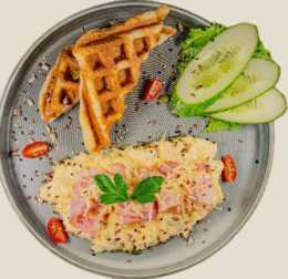 Скрембл со шпинатом и красной рыбой Скрембл со шпинатом и красной рыбой