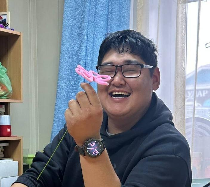 В Республиканском комплексном центре социального обслуживания населения «Поддержка» прошел мастер-класс по созданию цветов из синельной проволоки.