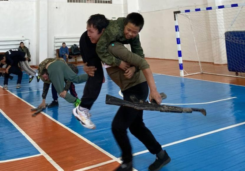 К Дню защитника Отечества в Каа-Хемском районе прошла военно-спортивная игра «Папа и я — патриоты России»