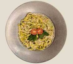 Паста с курицей в сливочно-шпинатном соусе Паста с курицей в сливочно-шпинатном соусе