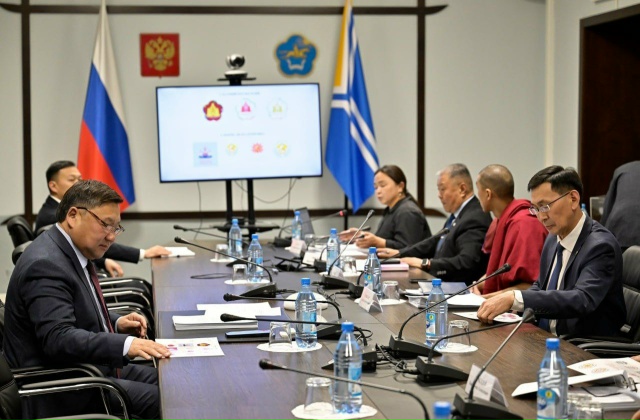 В Туве оргкомитет Международного буддийского форума обсудил работы участников конкурса на создание официального брендбука